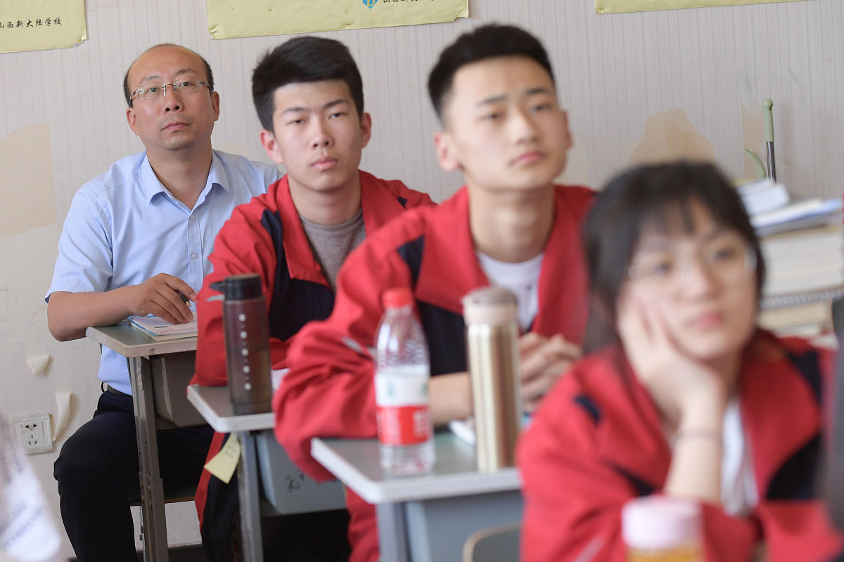 高考物理考点变化：地区、时间、师生因素的影响