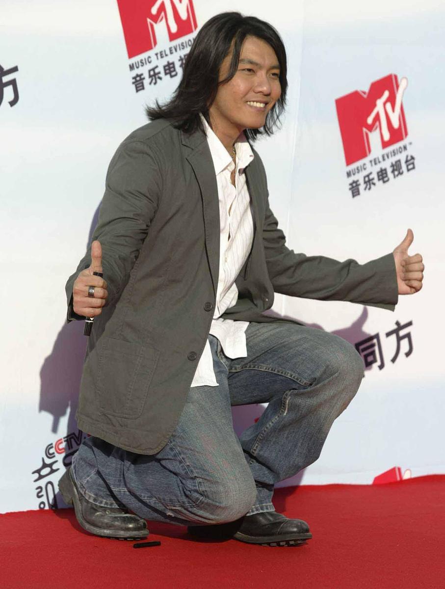 2004年7月24日,北京,第六届cctv-mtv颁奖隆重举行,众多明星出席典礼.