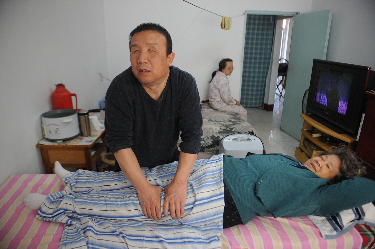 2015年05月12日,山西省太原市,对一对盲人夫妇进行了探访.***_***刘保