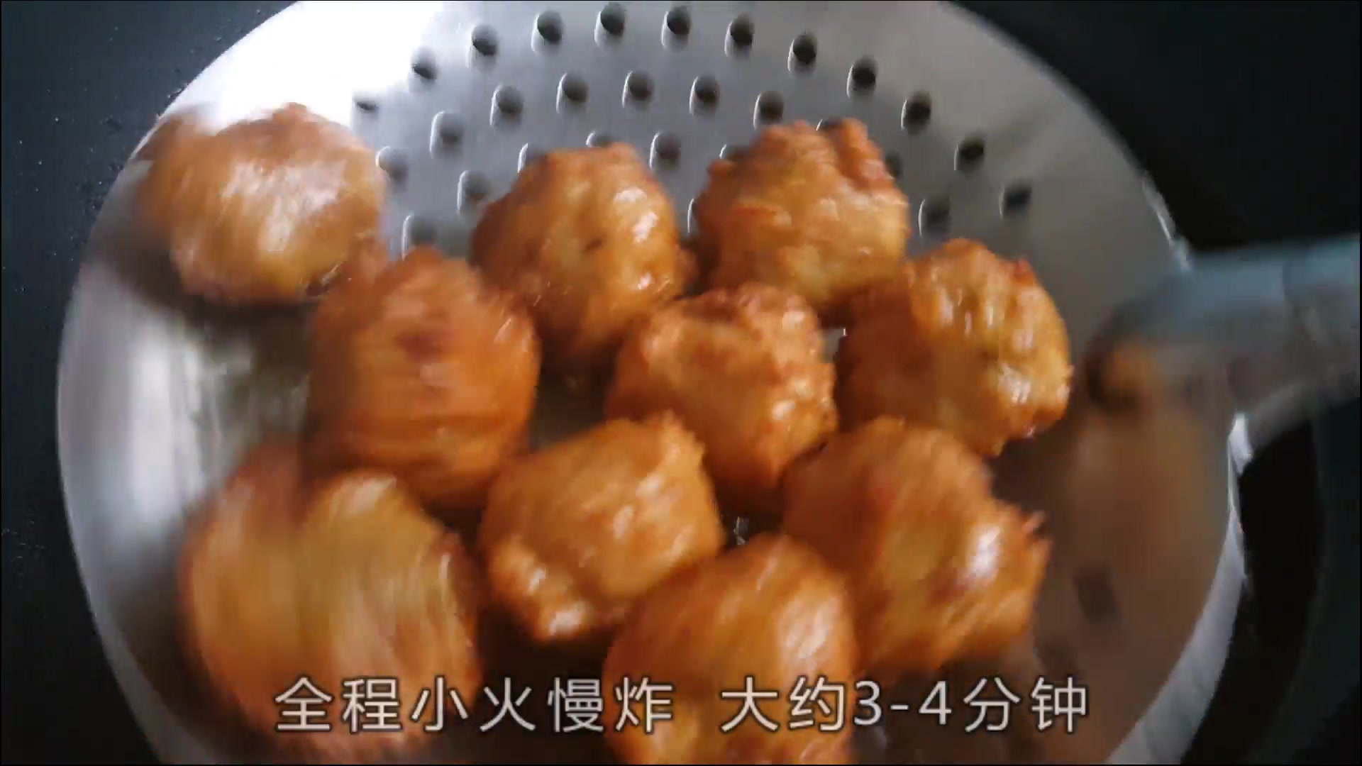 半斤牛肉馅加两个土豆,做成好吃的丸子,二次加工一下味道更好