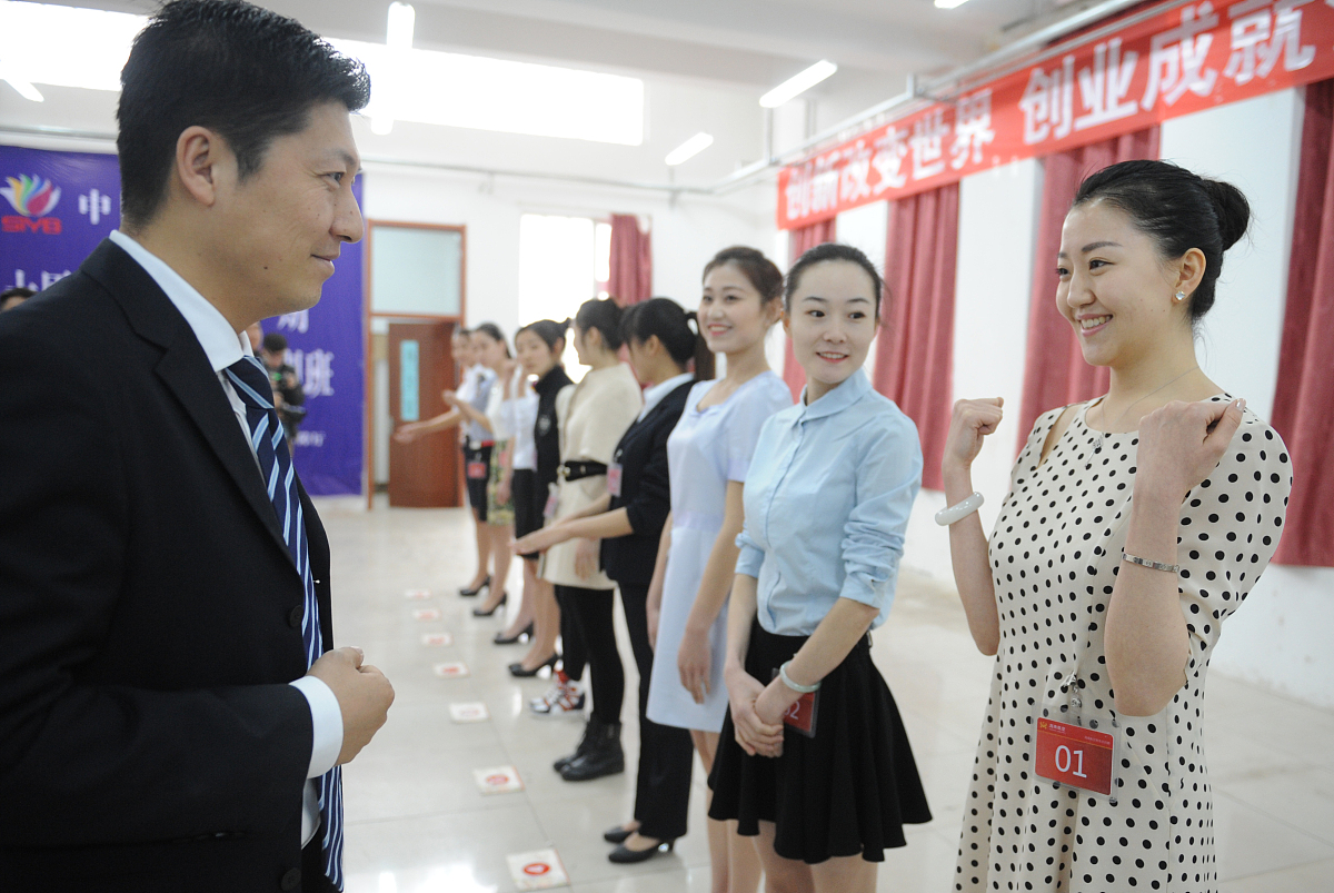 成都市礼仪职业中学专业设置：礼仪、餐饮、旅游等多个领域