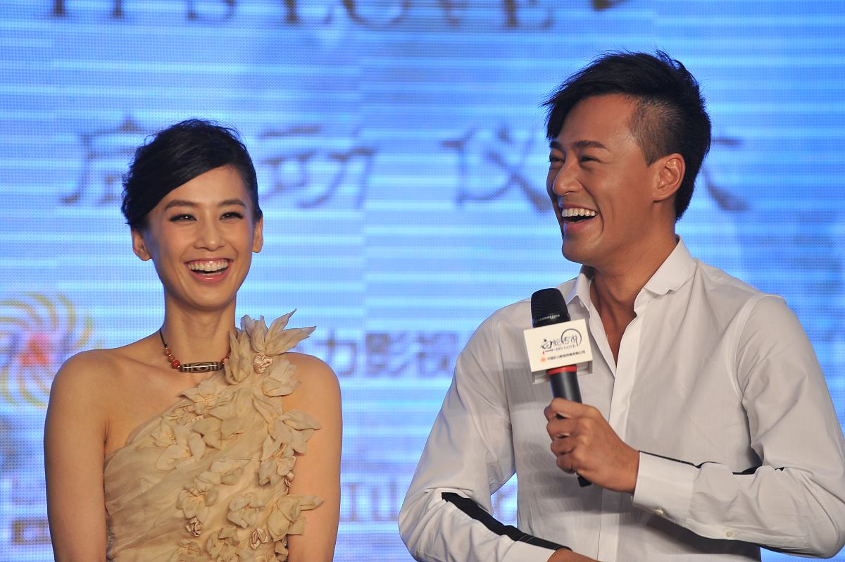 2011年8月10日,北京,电影《白蛇传说》官网启动仪式.***_***黄圣依 林