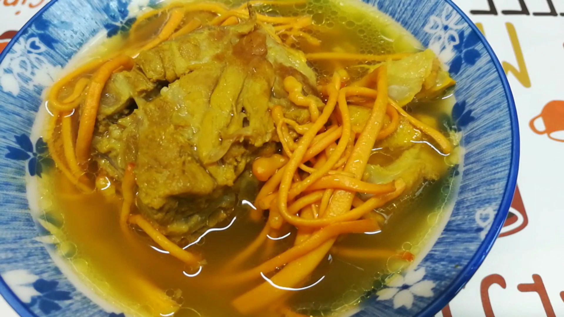 家常菜排骨虫草汤