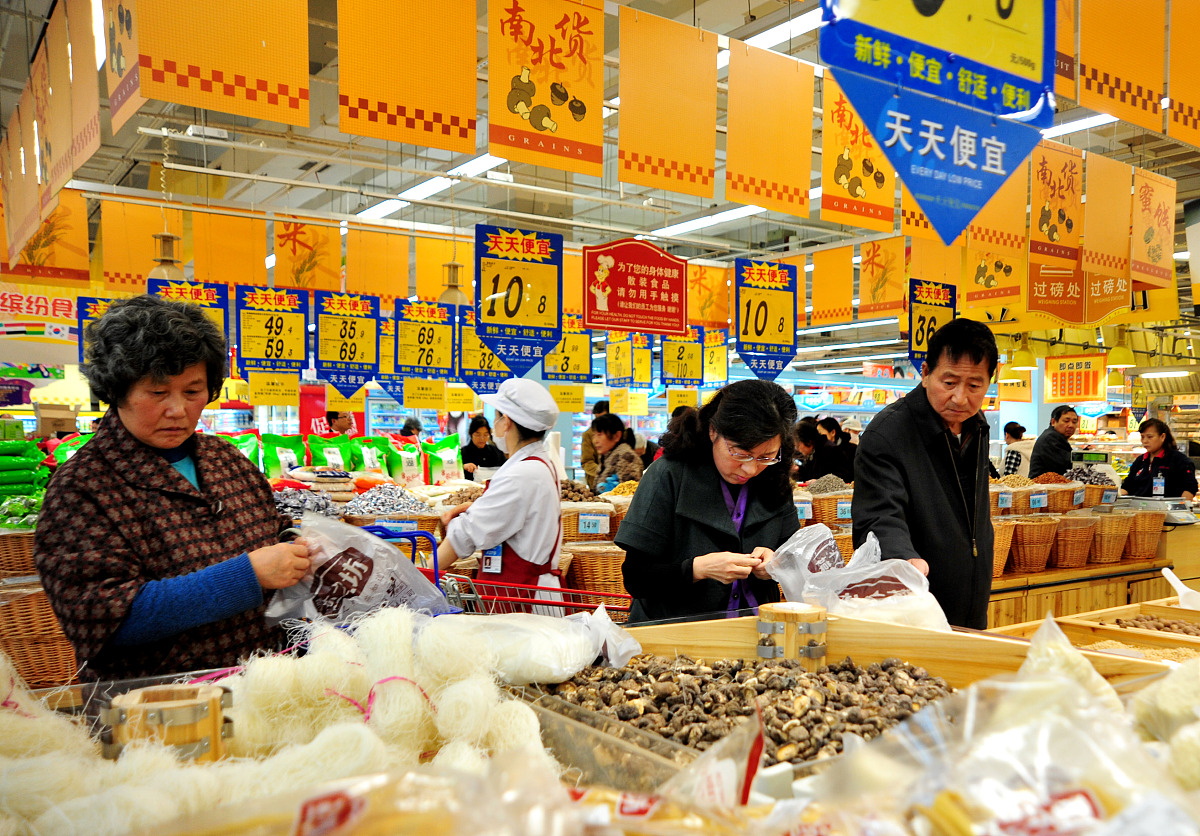 ***_***2011年11月09日,江苏省南京市,消费者正在某大型超市购物.  ++