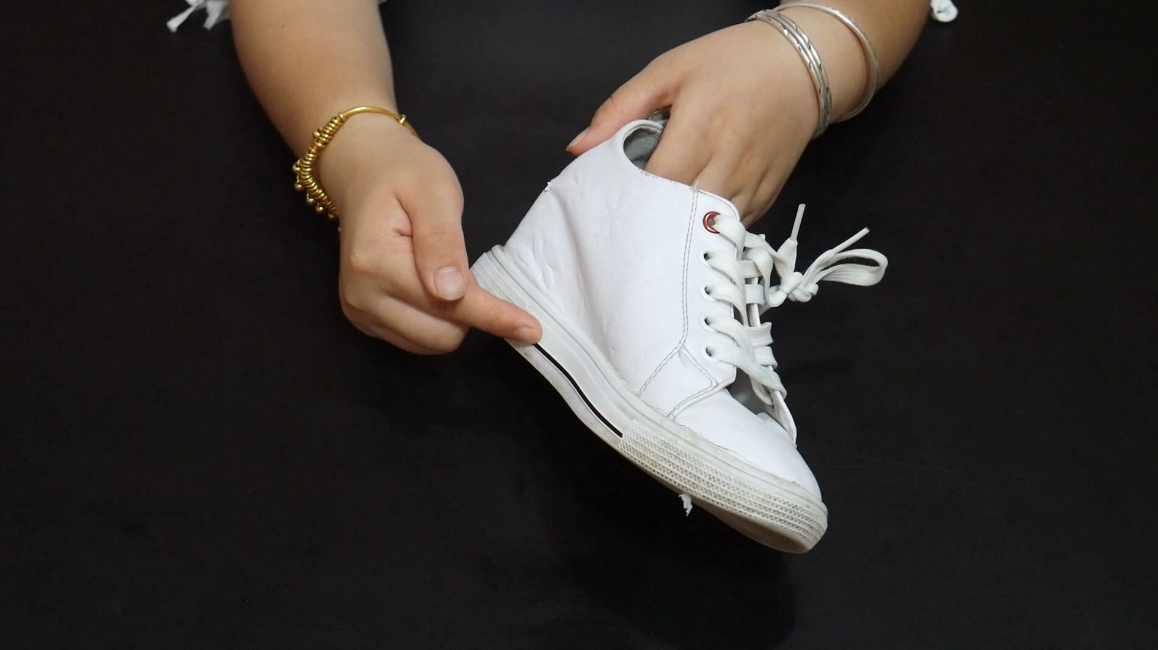 运动鞋脏了别用清水泡,学会这个干洗方法,鞋子洁净如新还不变形