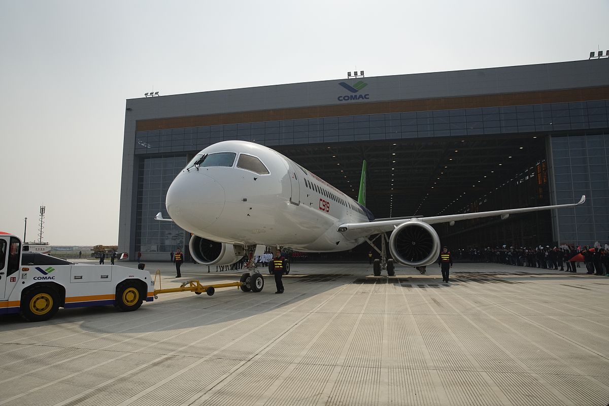 昆明航空学校推荐：云南华西航空旅游学校，成就你的航空梦想