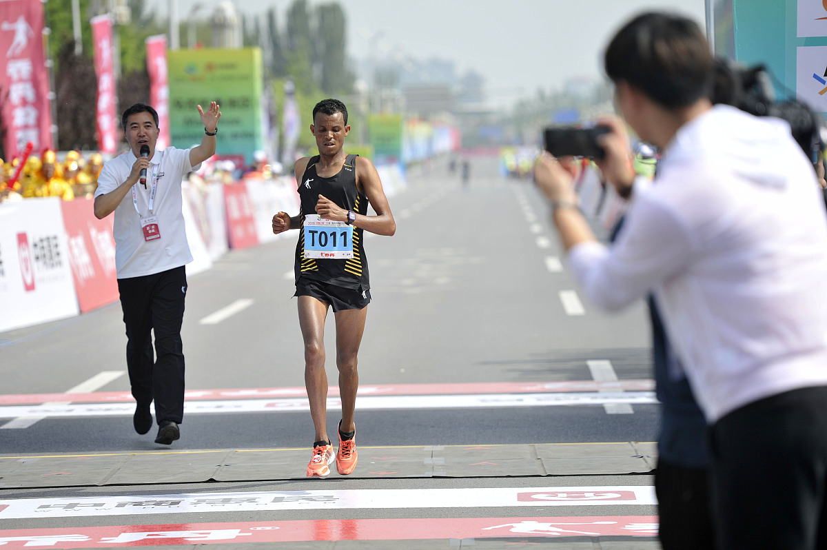 辩论赛奖品创意：书籍、旅行、现金，激发参与热情！