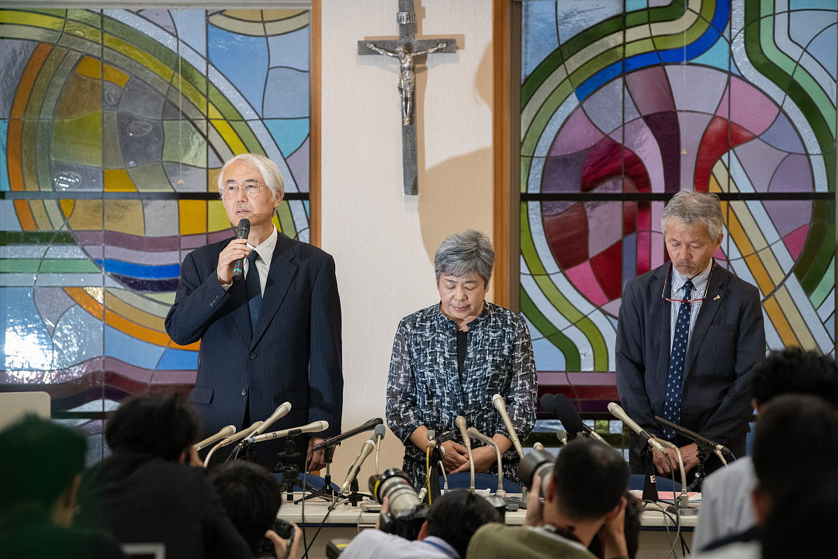 当地时间2019年5月28日,日本神奈川县川崎市,民众悼念日本川崎持刀袭