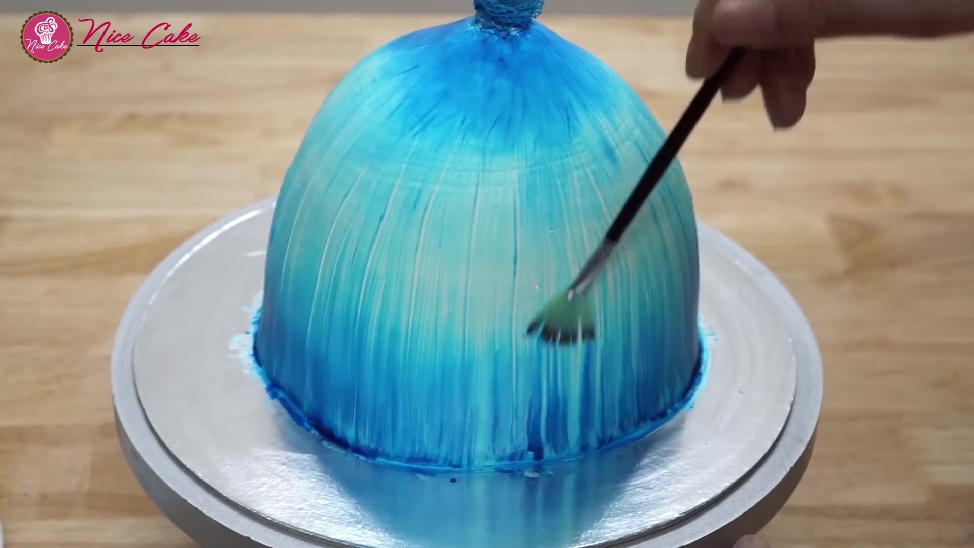 芭比娃娃蛋糕制作教程,每个女孩都要拥有一次的生日蛋糕