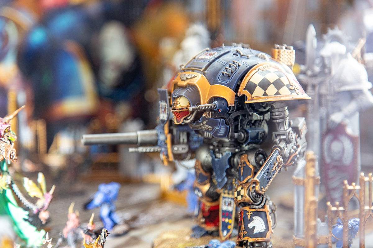 青铜文化与赛博朋克融合的电子产品设计名字