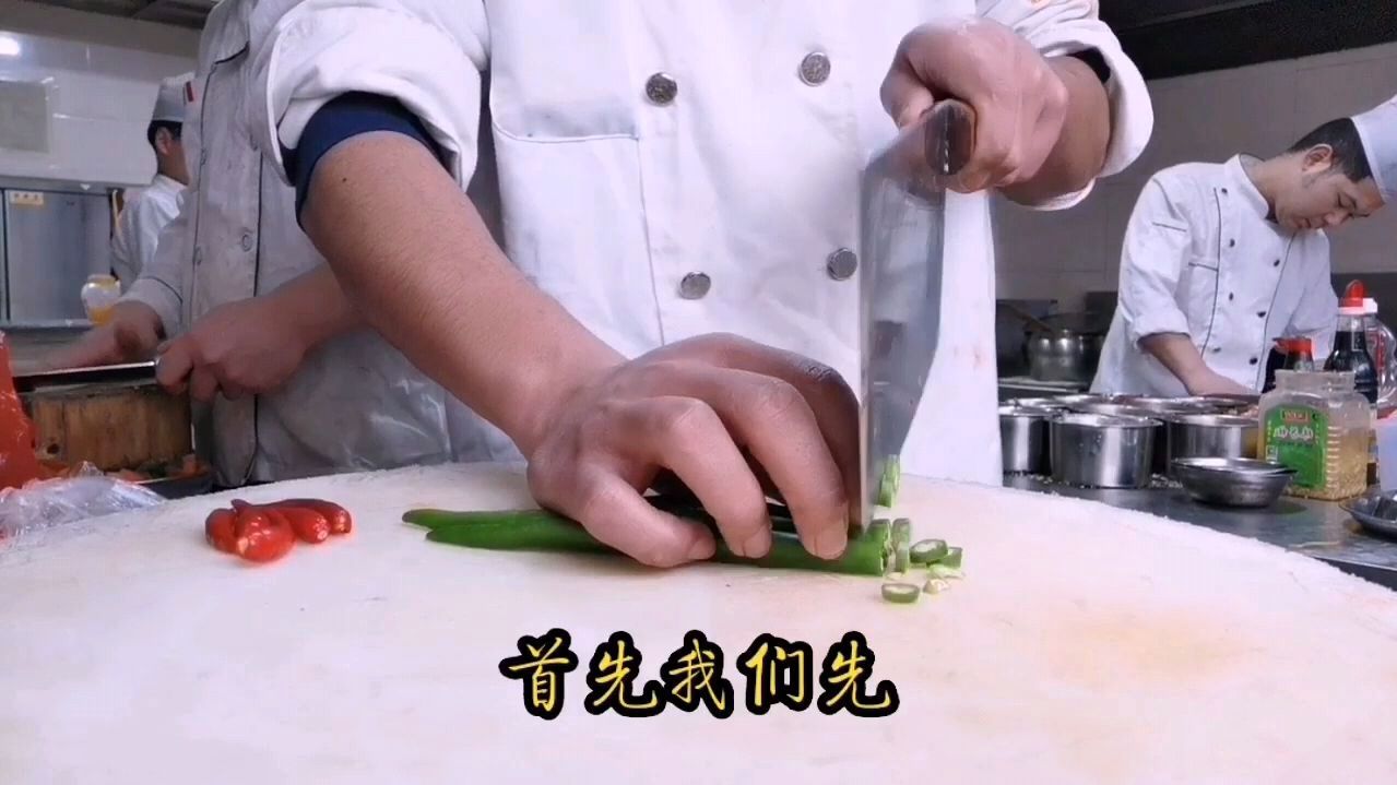 厨师长制作鱼籽炒鸡蛋做法分享给大家,食材搭配完美,健康又美味