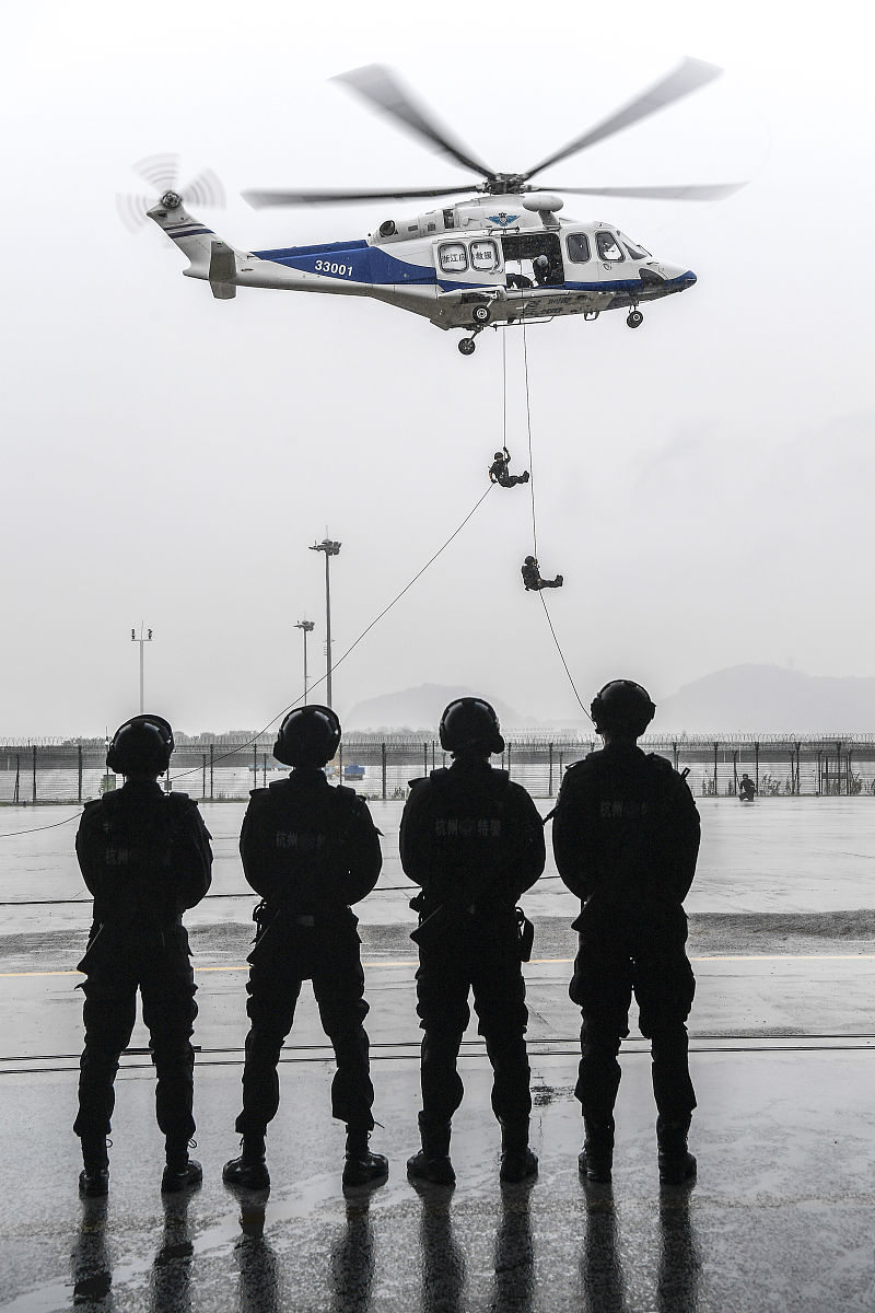 风雨战术大棚：模拟真实天气环境，提升学员应对复杂情况的能力