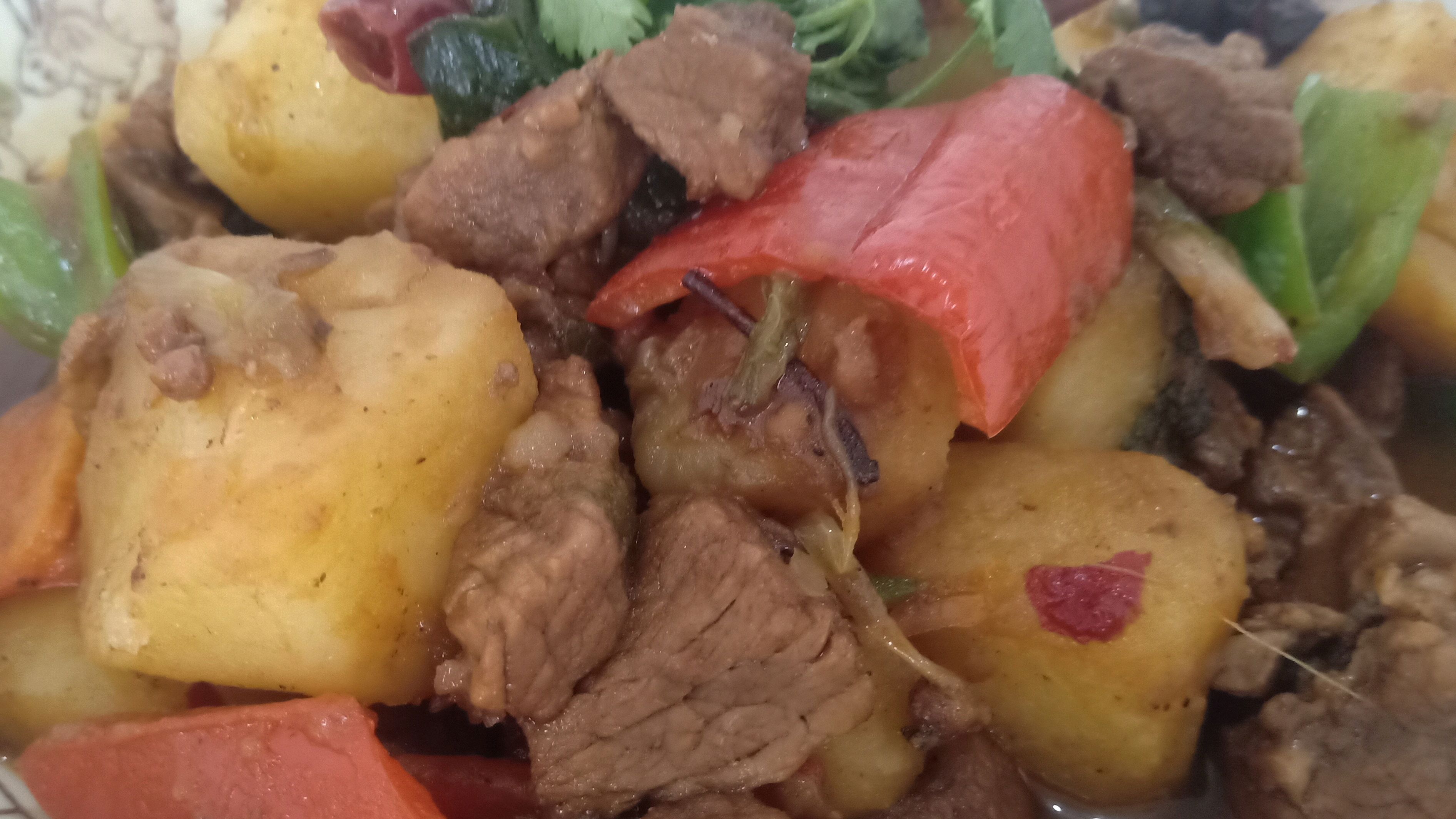 大厨教你做土豆炖牛肉,汤汁浓稠,牛肉软烂,土豆比牛肉还好吃