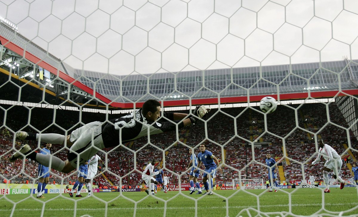 2006年6月20日,世界杯b组,巴拉圭2-0击败特立尼达和多巴哥.波巴迪拉救