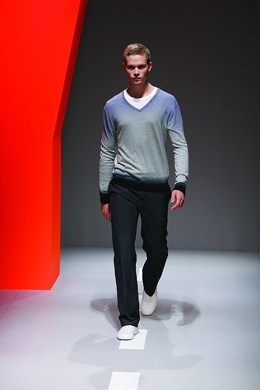 帮我写一个关于分析乘风破浪的姐姐女性形象塑造对受众的影响的访谈提纲