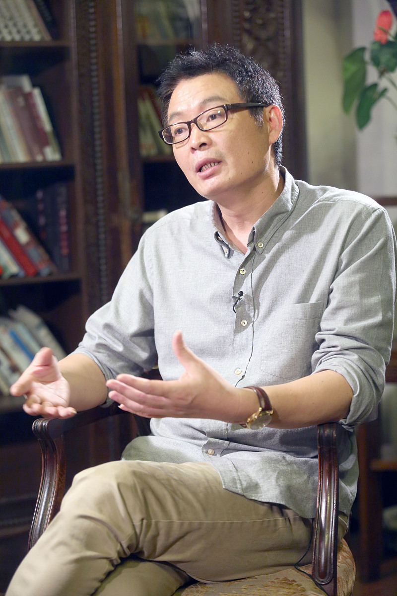 定制故事创作：严格遵循您的设定