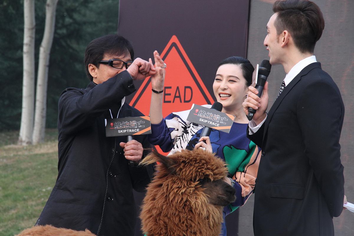 2014年10月23日,北京,电影《绝地逃亡》举办发布会.***_***成龙,范冰