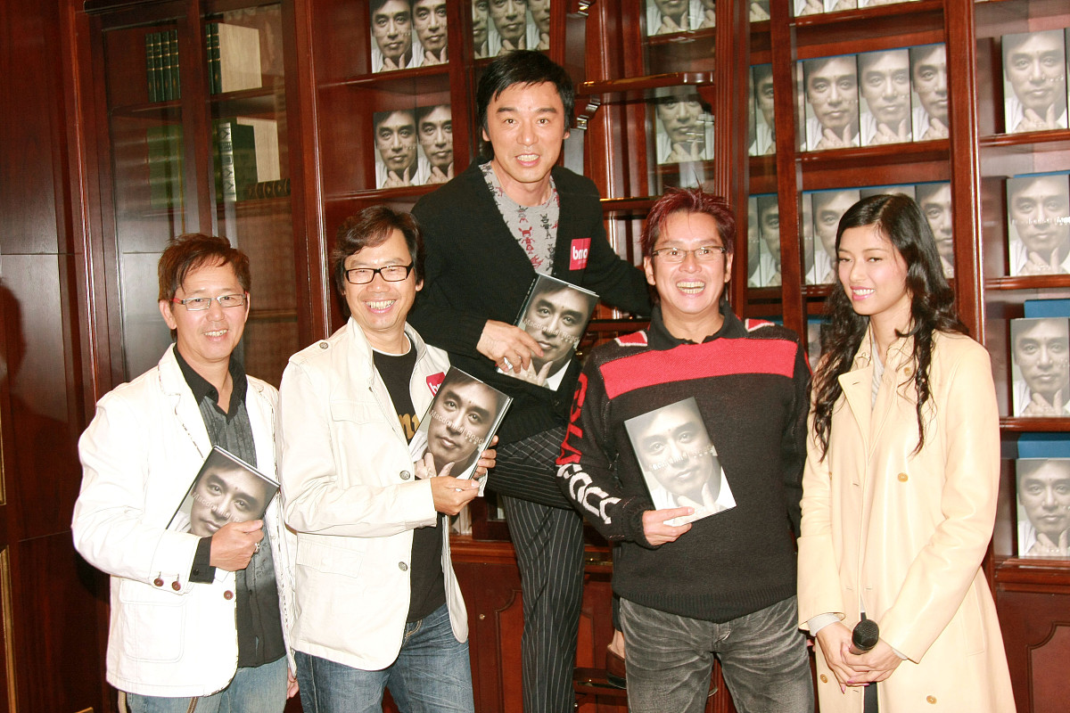 2007年 12月 17日 , 香港 , 钟镇涛 举办 自传 《 麦当奴道 》 新书 