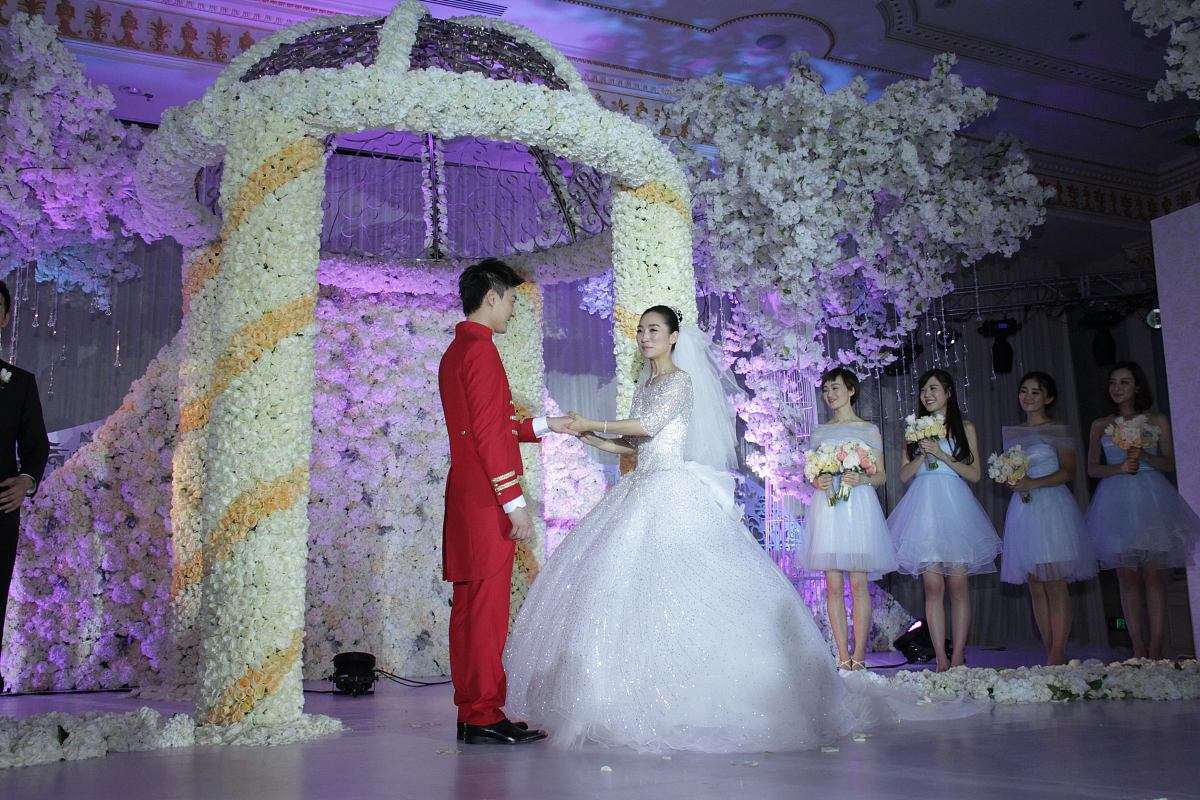 5月适合办婚礼吗？| 5月婚礼的优势与注意事项