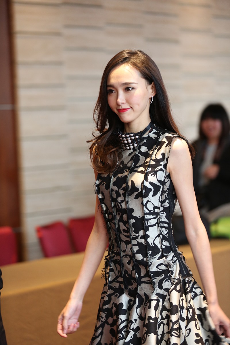 2015年01月09日讯,上海,1月7日,唐嫣现身某酒店.***_***唐嫣