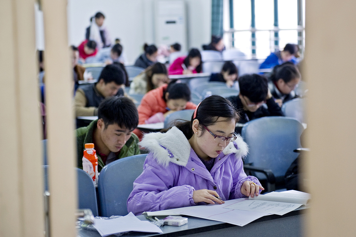 2014年11月30日,武汉,2015年国家中直机关公务员录用考试湖北经济学院
