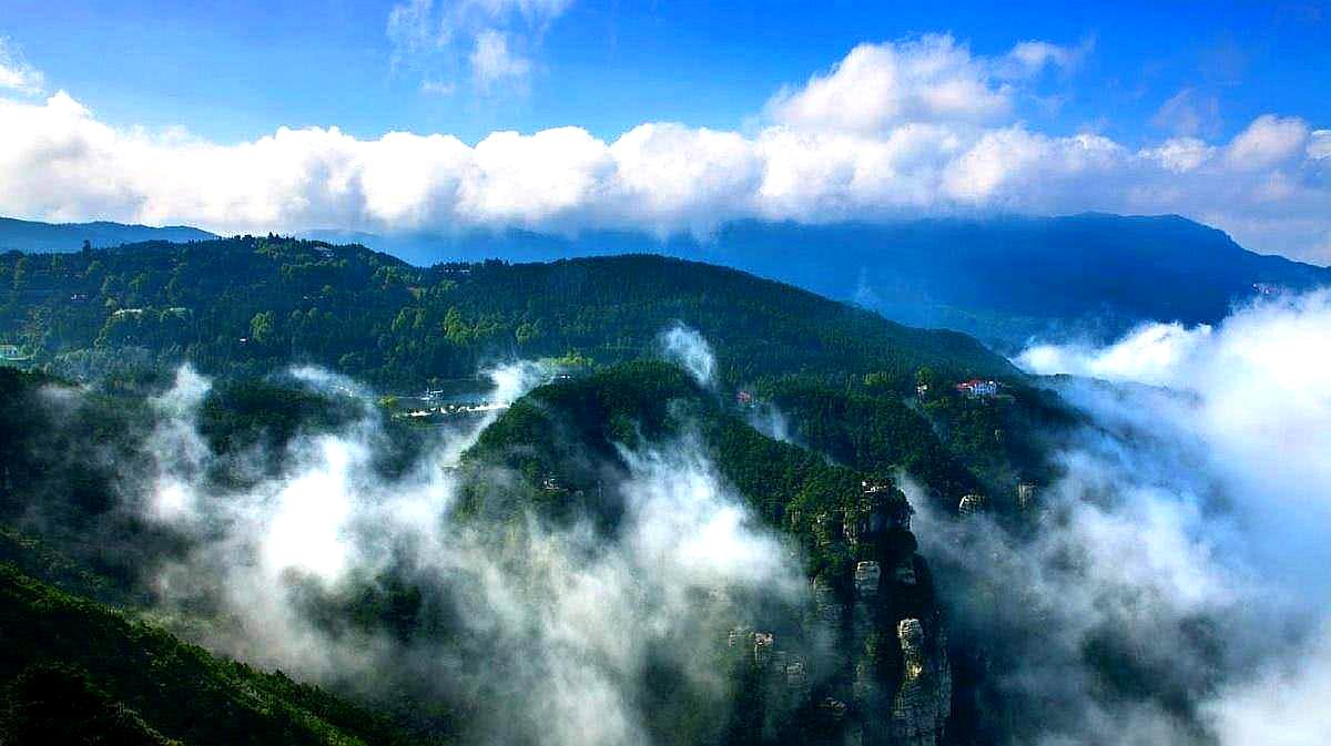 [图]我国的庐山“佛灯”千年不灭,说法很多,至今也没人知道原因