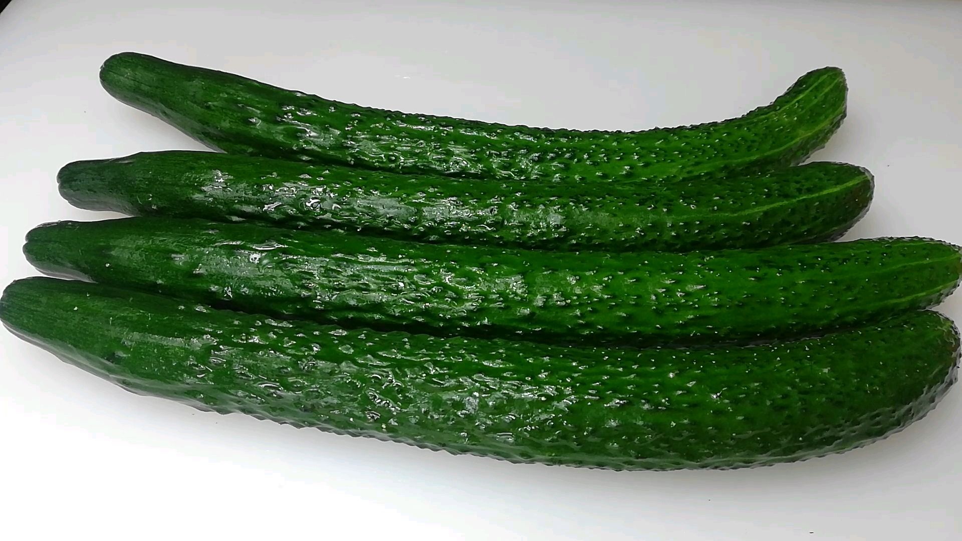 黄瓜又出新做法,不用炒,不用拌,鲜香可口,一盘子不够吃