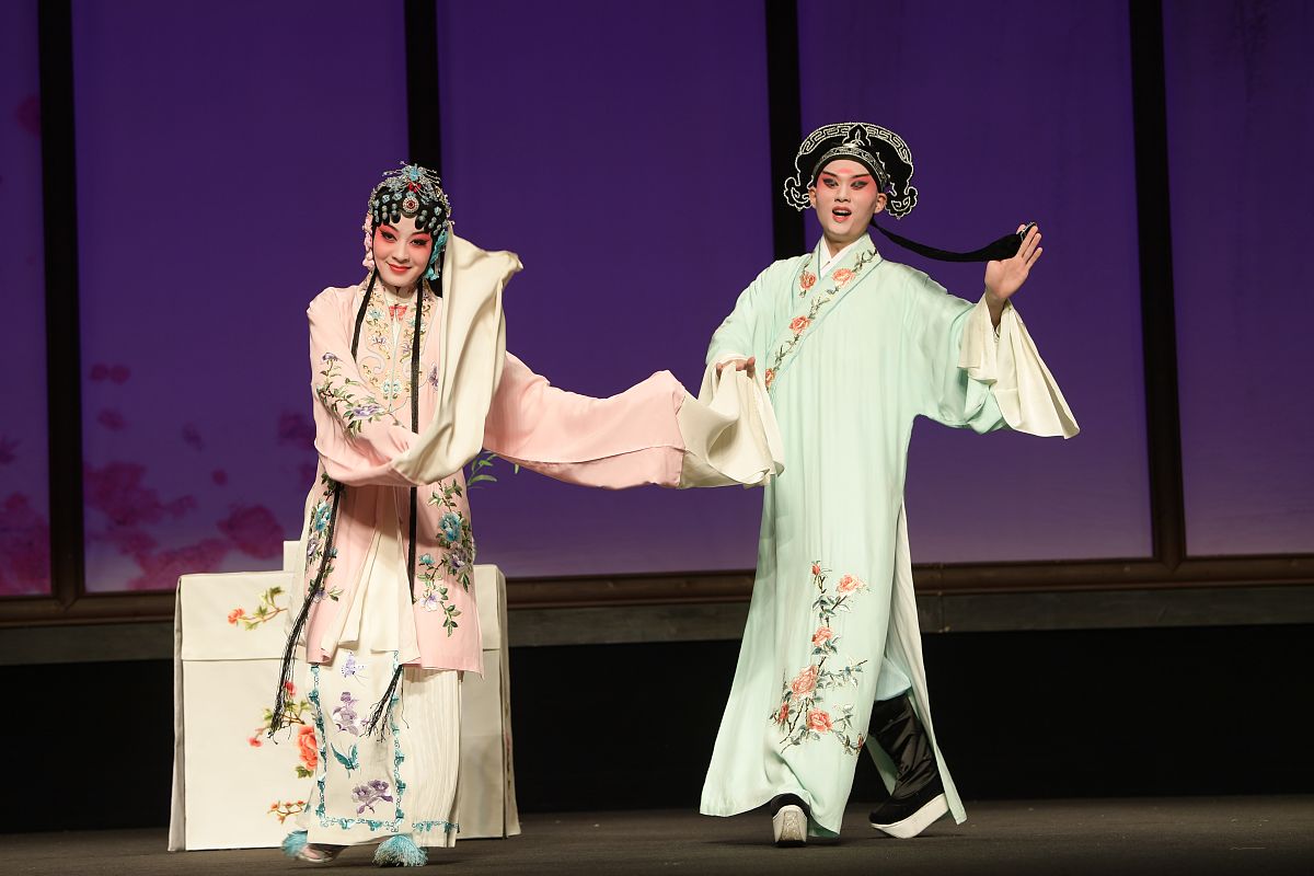 梦见别人把我鞋子藏起来了