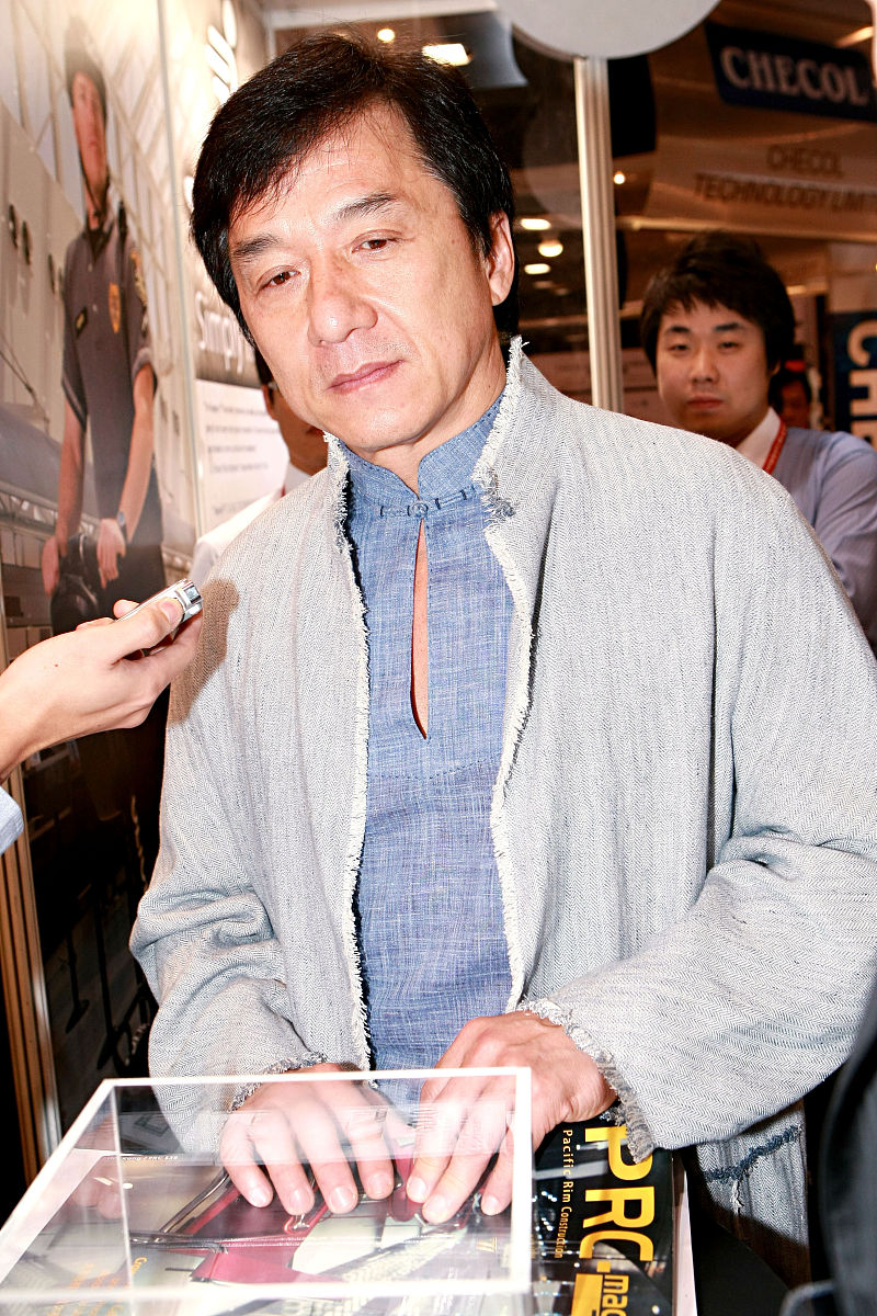 2008年6月4日,香港,成龙出席其代理的segway电动车推介活动.+++_+++成