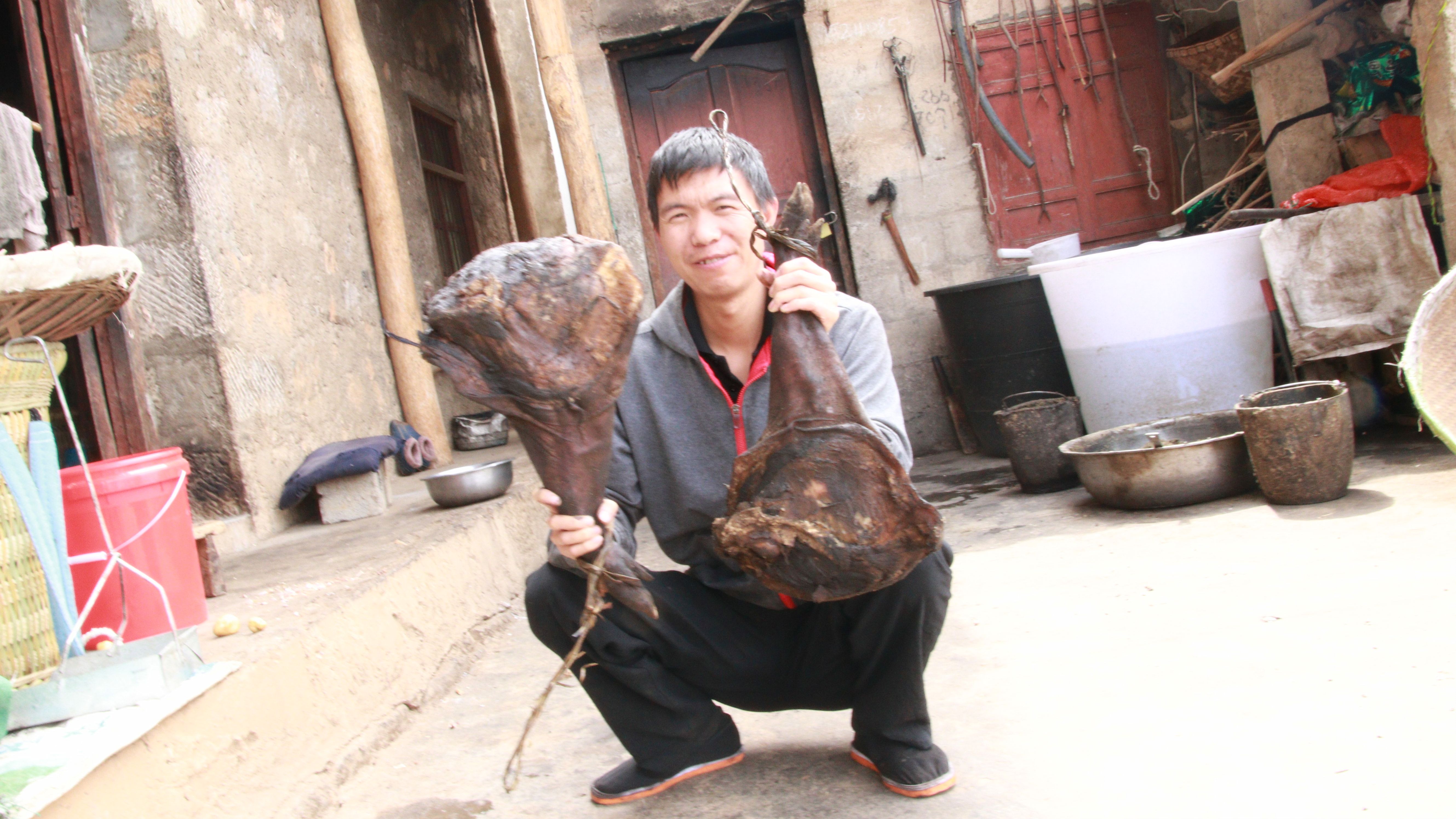 90后蜗居深山,70天不到4千斤腊肉走出大山,正宗土货不愁卖