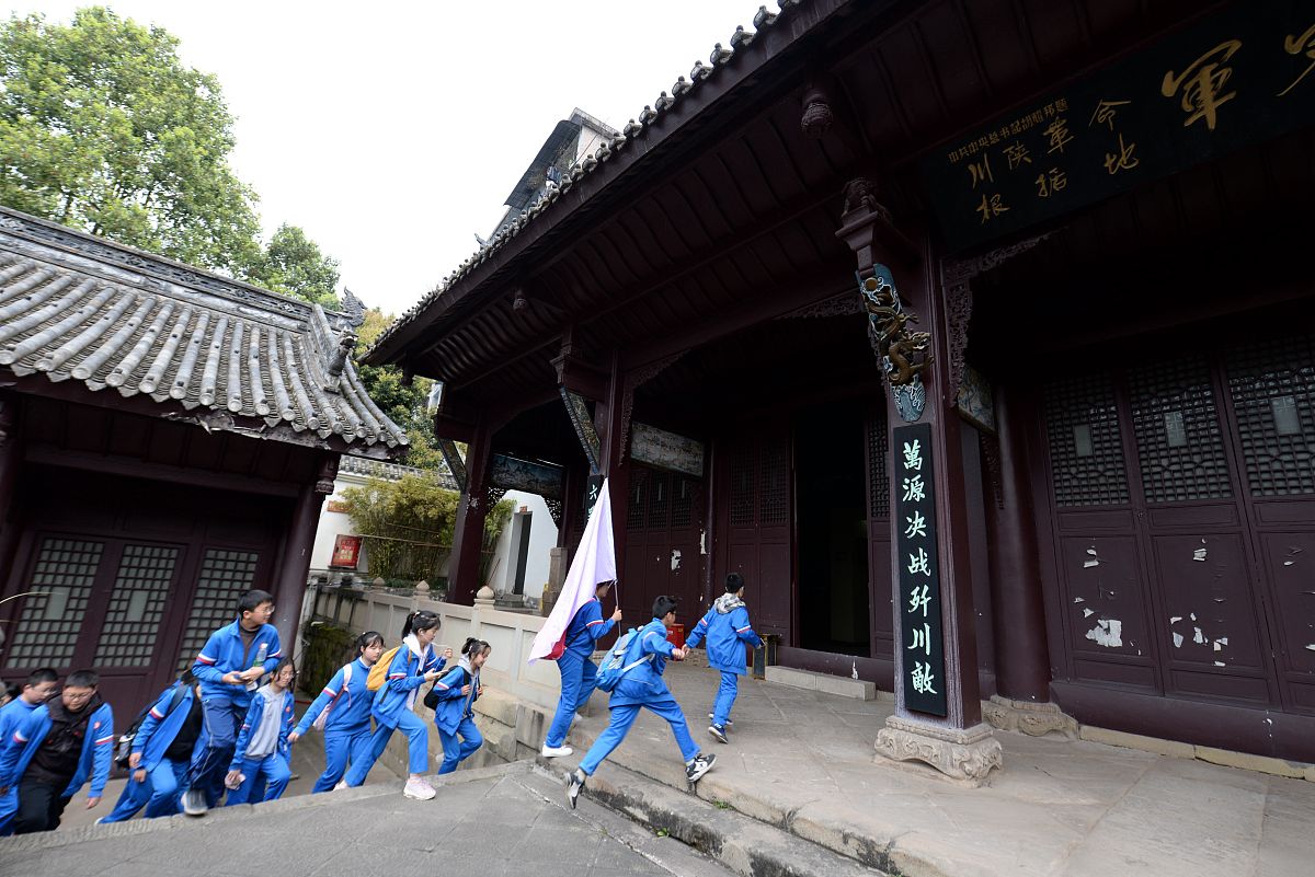 巴中高中毕业生如何报考中专学校？