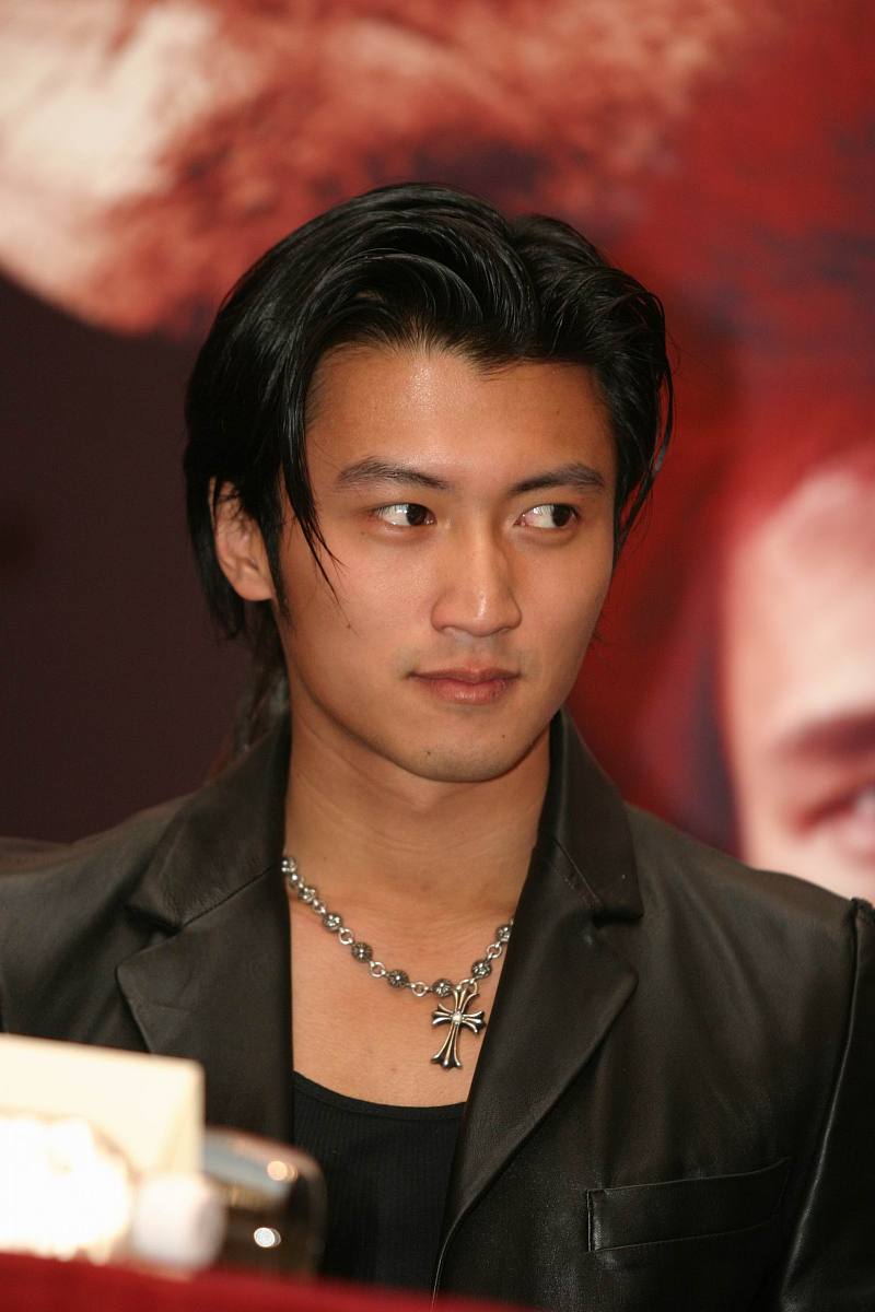 2004年9月20日,《新警察故事》在上海举行了新闻发布会及电影首映礼.
