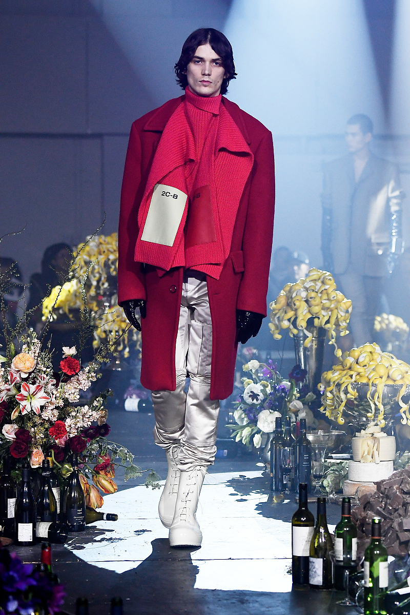 当地时间2018年2月27日,美国纽约,2018秋冬纽约男装周:raf simons 品