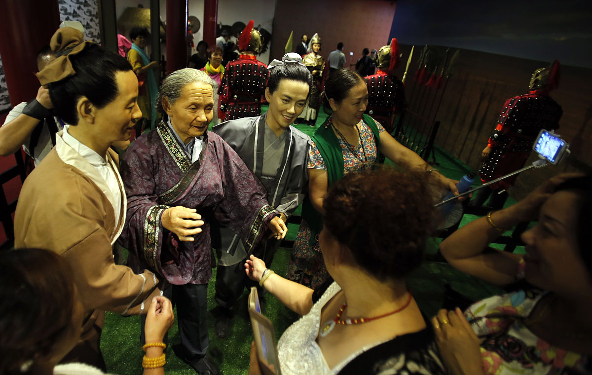 长平公主有几个仆人回答并拓展。