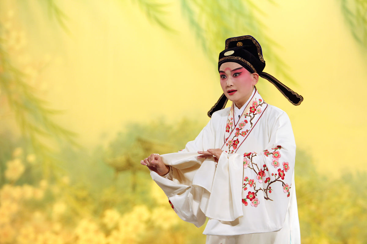 2015年11月17日讯,湖北武汉,近日,上海昆剧团在武汉轻工大学出演昆剧