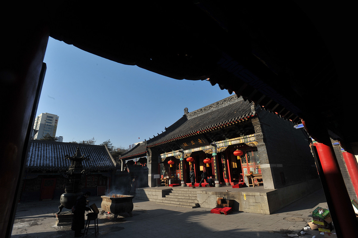 旅游开发对本地文化认同的影响：以少数民族社区为案例 这个论文题目下文化认同的含义和构成要素怎么写以学术化的方式展开。500字以内