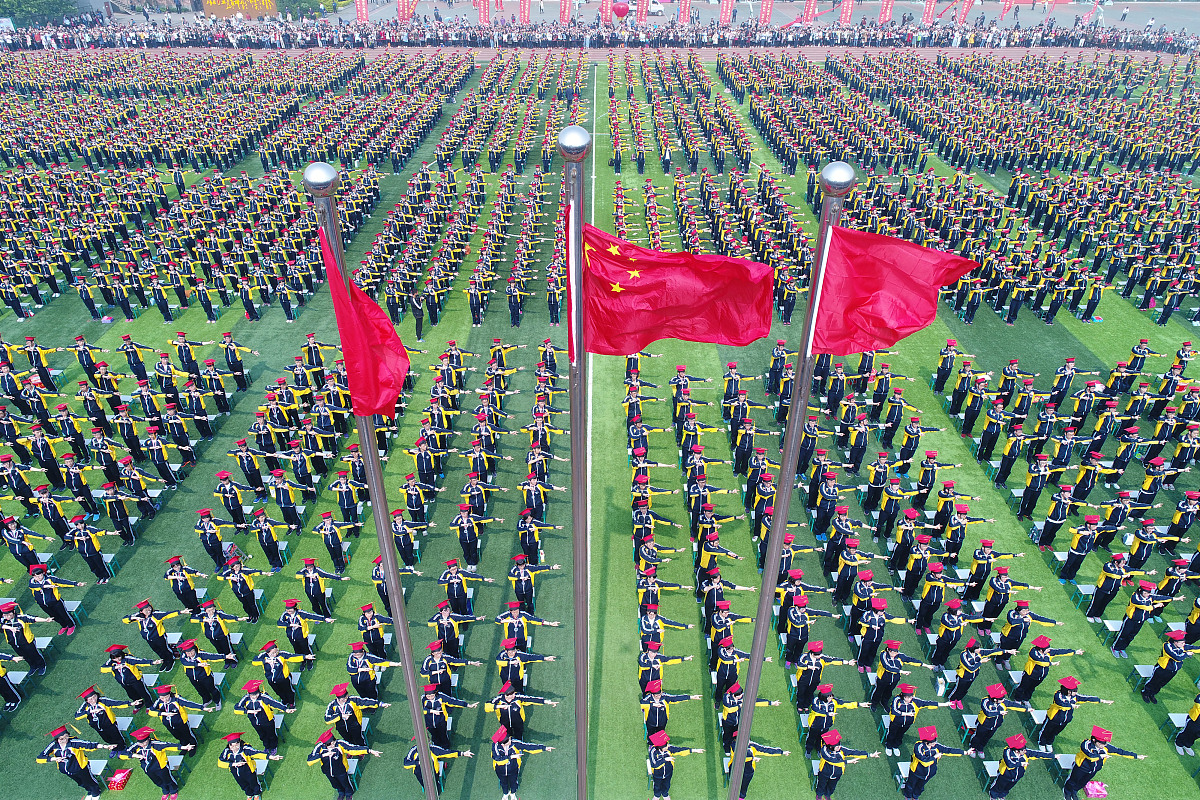 写二篇1200字的文章，主题是给女儿“许佳鑫”的成人礼祝福