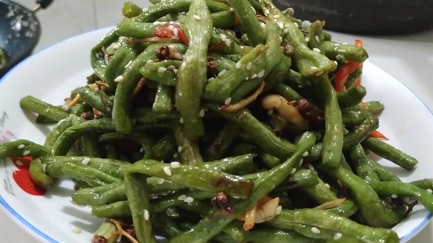 家里豆角吃不完,燕子做干煸豆角,看着特别有食欲,比吃肉都过瘾