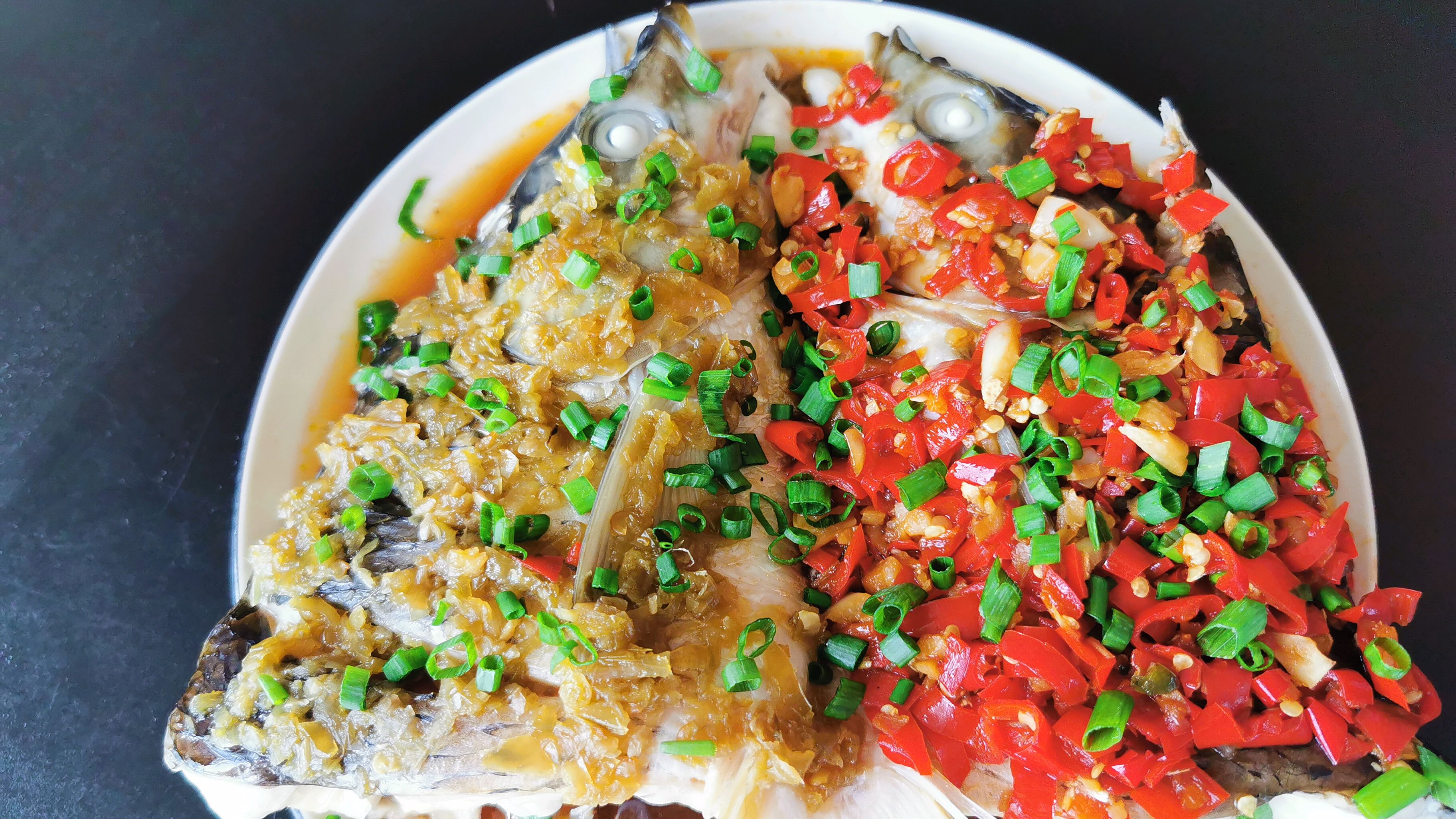 在湖南鱼头就应该这样吃,鲜辣下饭味道好,简单易学快收藏