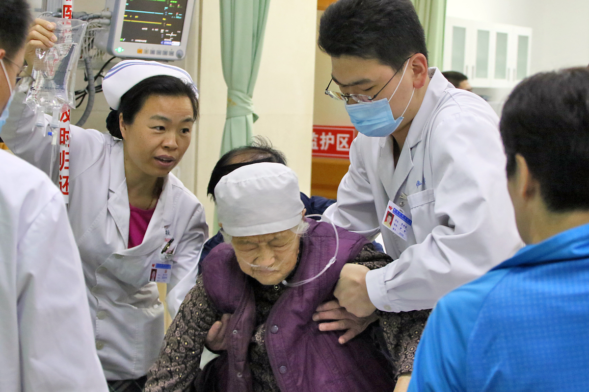 老年科护士日常工作中的故事与感悟：以小见大，引人思考