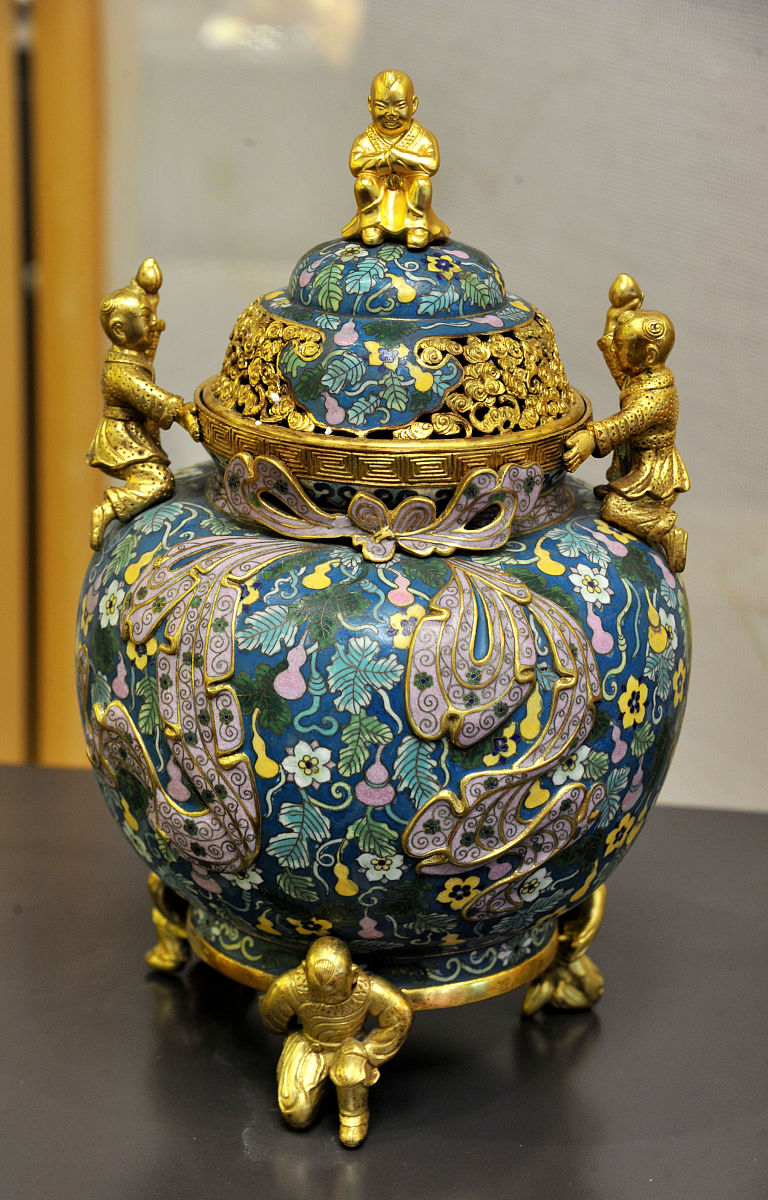 黄金珐琅龙凤尊怎么样帮我用200字详细描述