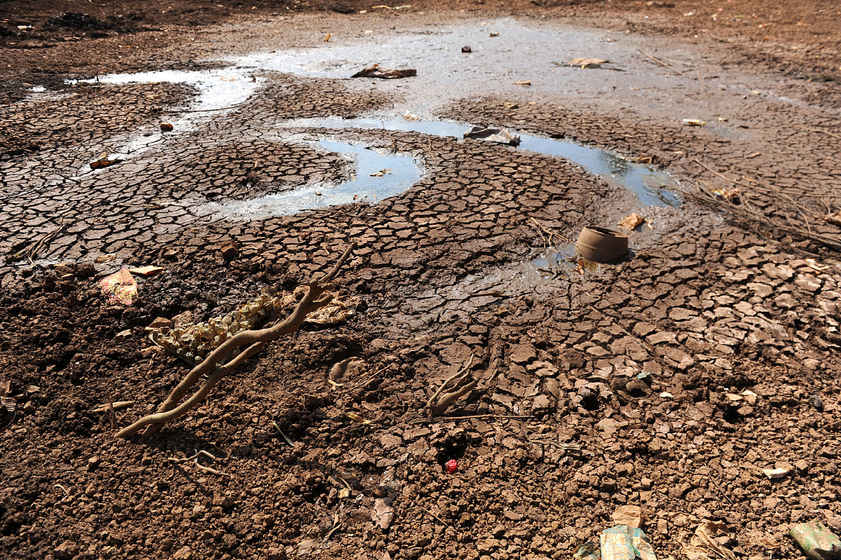 国家水网规划国家水网规划是指中国政府在国土范围内制定的一项水资源管理规划。该规划旨在通过建设一张覆盖全国的水资源管理网络实现水资源的合理配置和高效利用。国家水网规划的主要内容包括：建设一批大型水利枢纽工程如三峡、南水北调、西电东送等；在重点流域建设一批水资源保护和治理工程如鄱阳湖、太湖、滇池等；推进水资源节约利用和水环境保护加强水资源管理和监测。国家水网规划的实施将有助于解决中国目前面临的水资源短