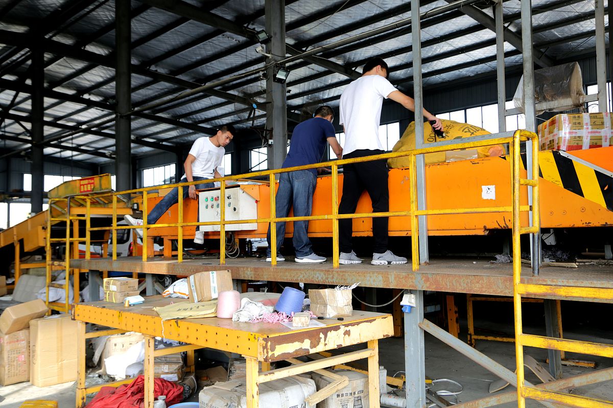 中国快递公司快递员社会保障现状调查：六家公司对比分析