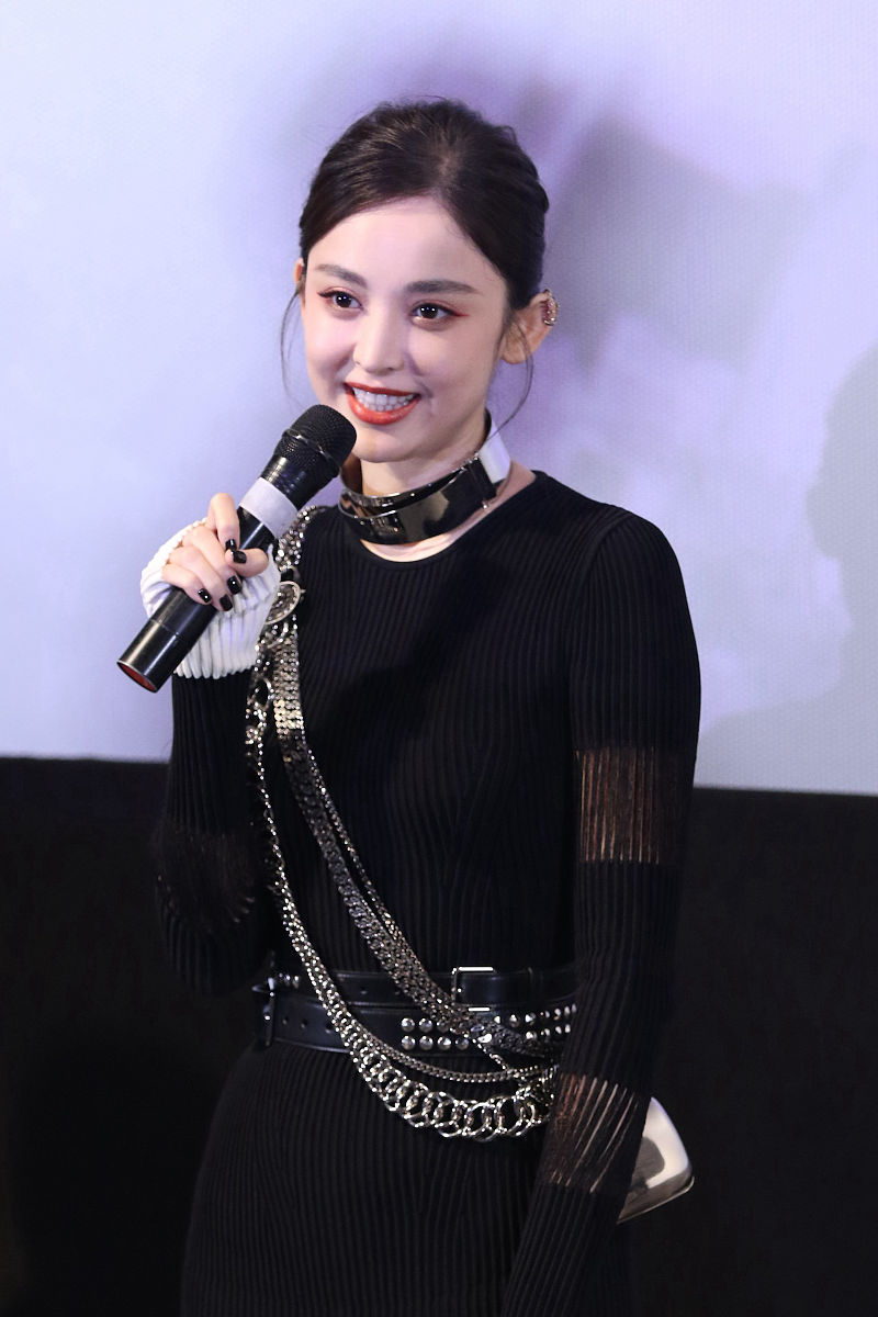 2019年7月18日,北京,明星出席《归还世界给你》媒体见面会.古力娜扎