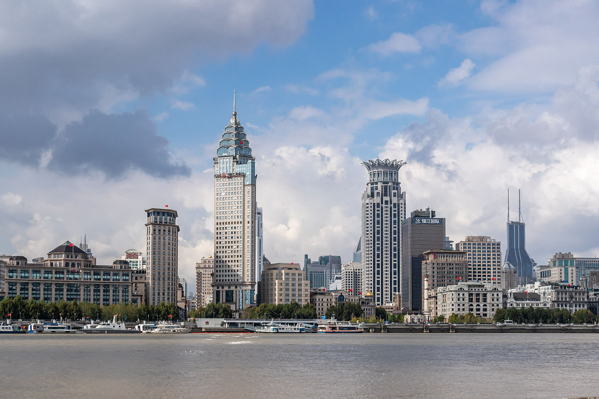 2019年10月14日,当天上海天气晴好,早9时许,浦江两岸的地标建筑在一片
