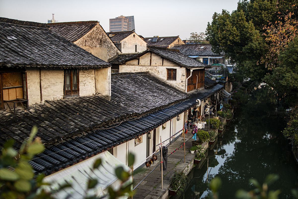 女孩生辰八字2020年4月29号晚上19点47分帮我分析生成八字缺什么