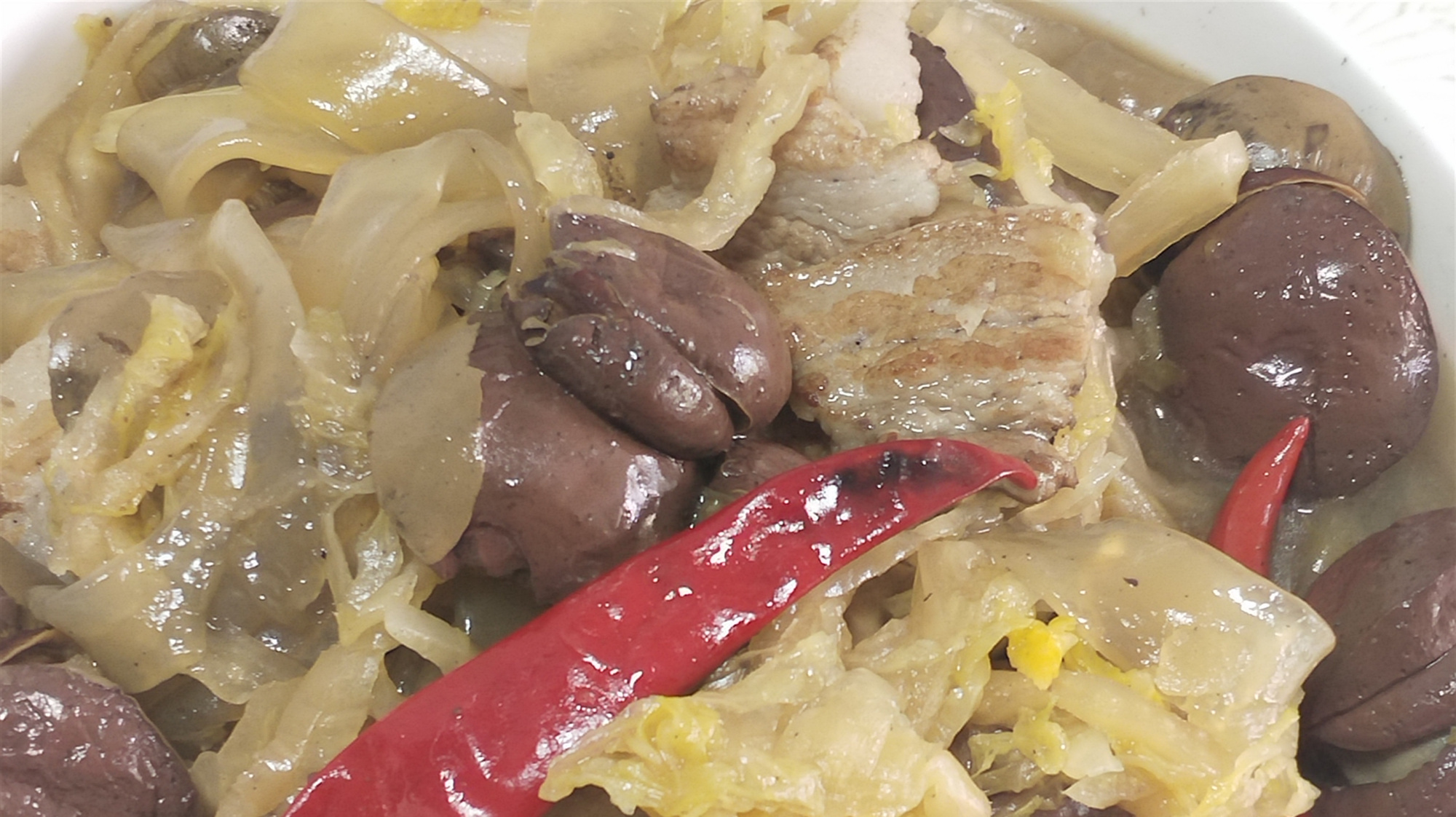 东北菜:杀猪菜非常的好吃好很容易做,今天就教大家做东北杀猪菜