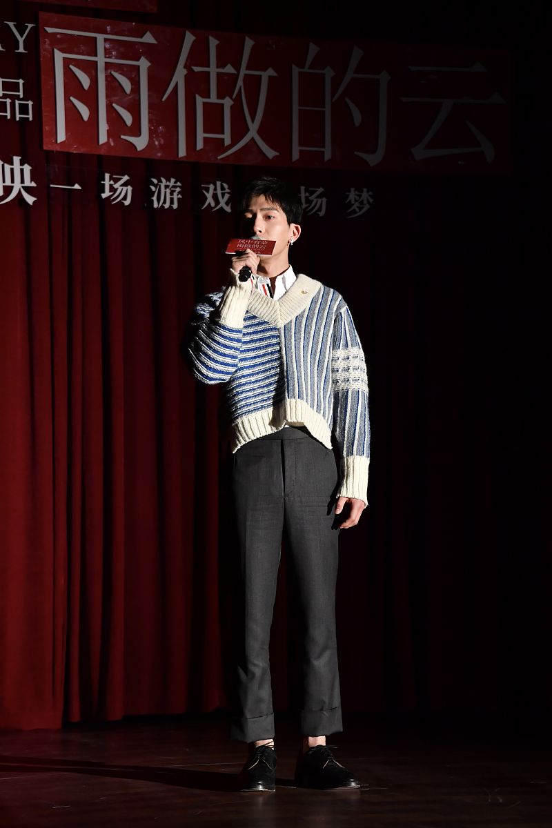 2019年3月1日,北京,众明星参加电影《风中有朵雨做的云》记者会.井柏