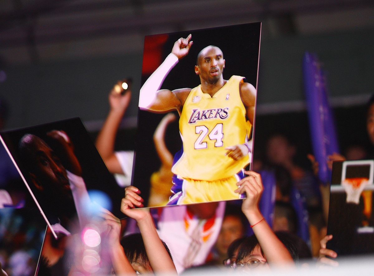 科比超燃肘击：技术、争议与传奇