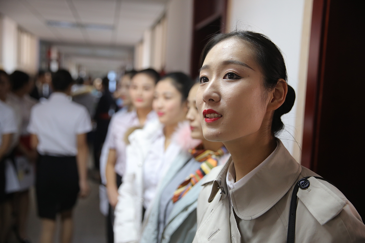 近视能当空姐吗？ 报考航空专业，近视者如何实现航空梦